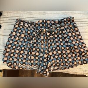 Floral Patterned Women's Shorts